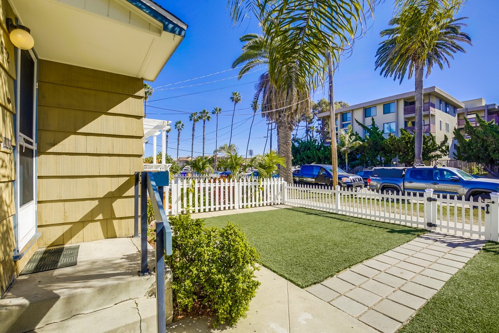 Virtual tour photo 10 of 32 for 872 Thomas Ave