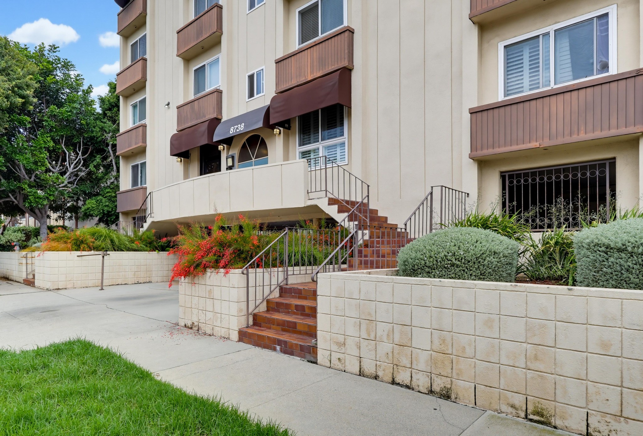 Virtual tour photo 5 of 76 for 8738 Delgany Ave