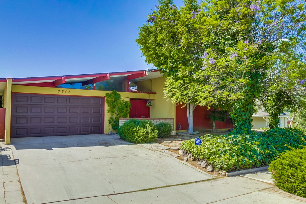 Virtual tour photo 3 of 38 for 8747 Lake Ashmere Dr