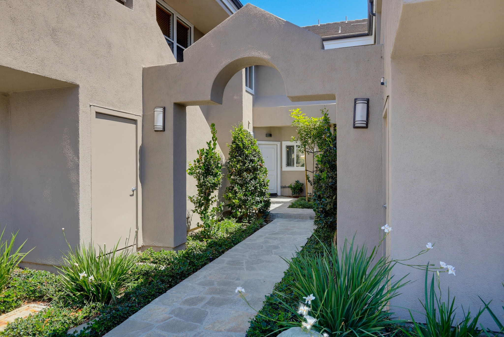 Virtual tour photo 4 of 86 for 88 Baycrest Ct