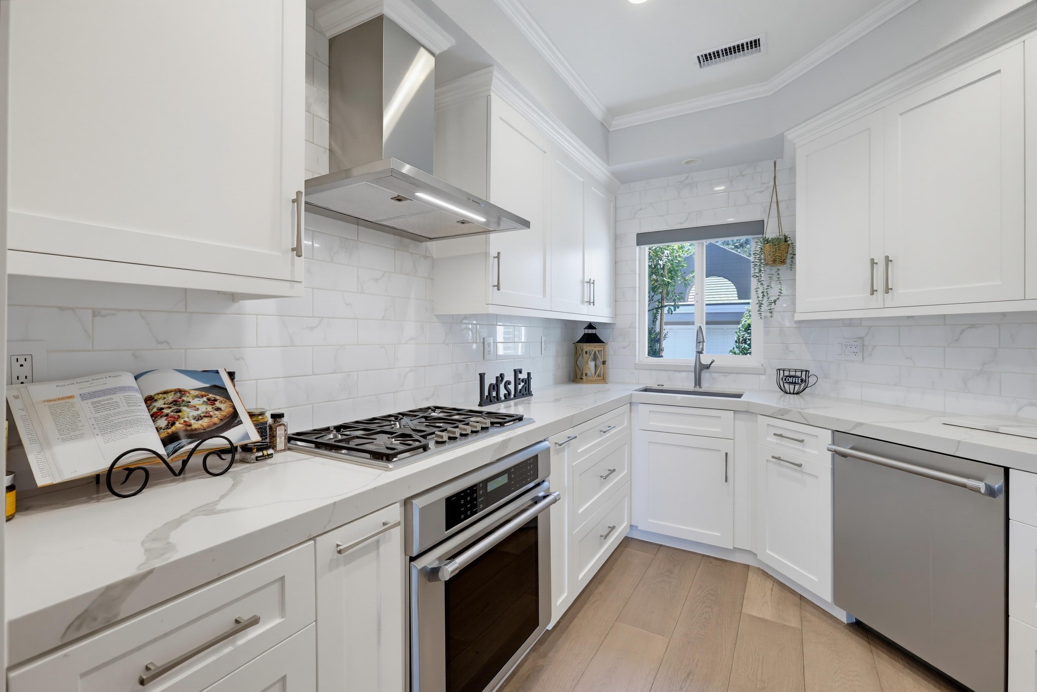 Virtual tour photo 16 of 86 for 88 Baycrest Ct