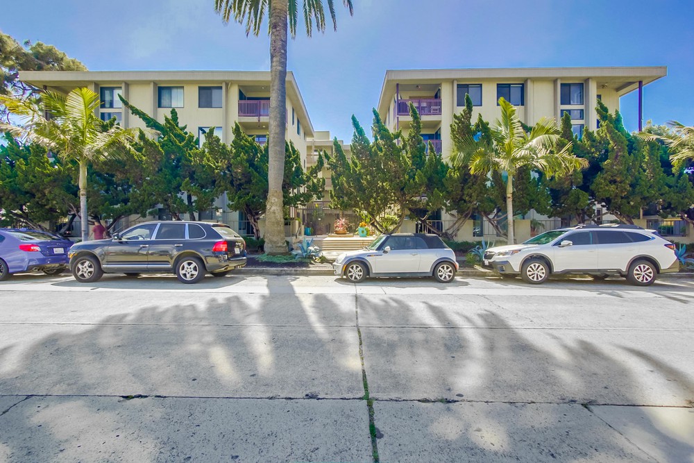 Virtual tour photo 1 of 42 for 881 Thomas Ave