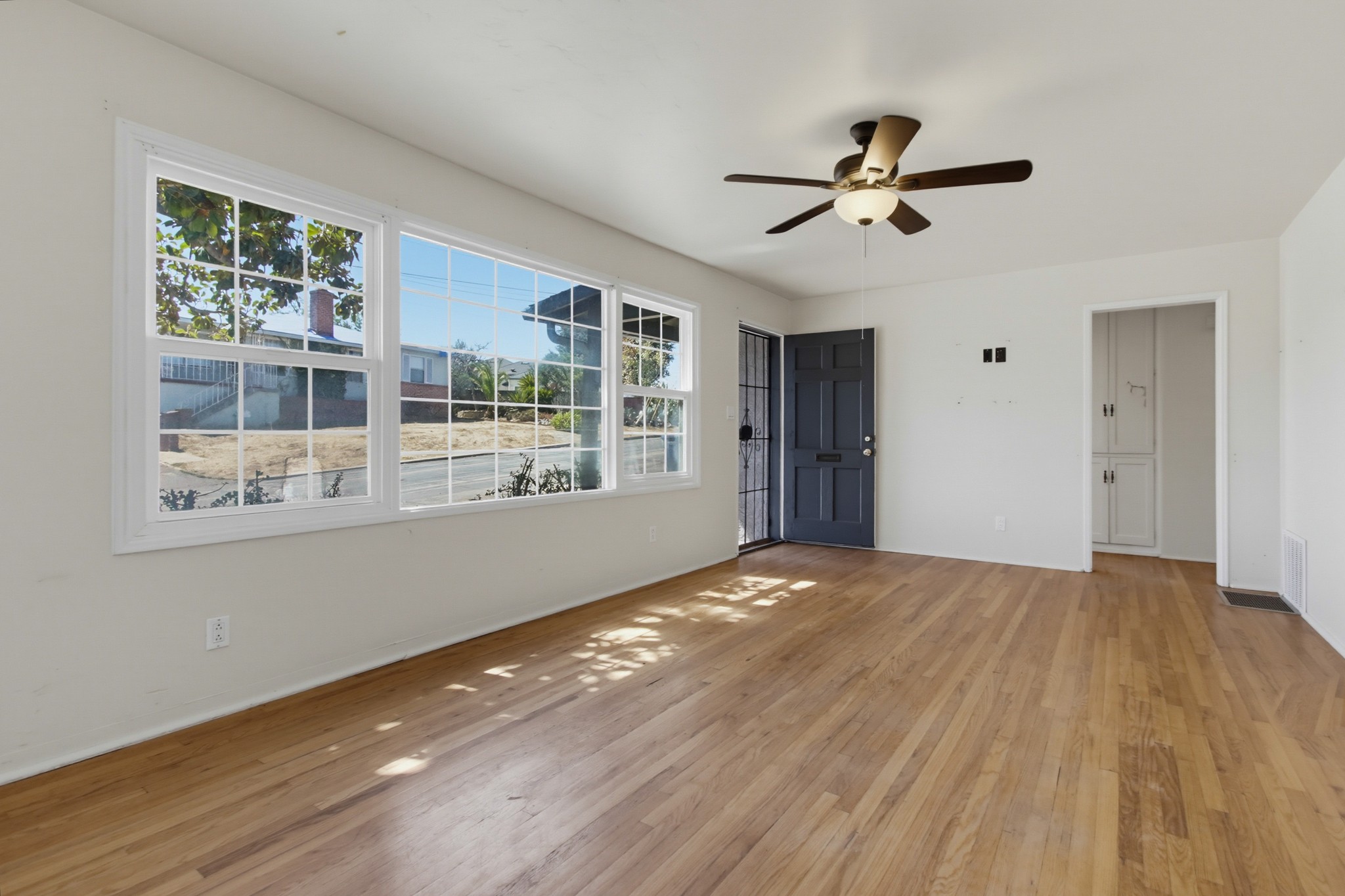 Virtual tour photo 9 of 53 for 8810 Hayes St