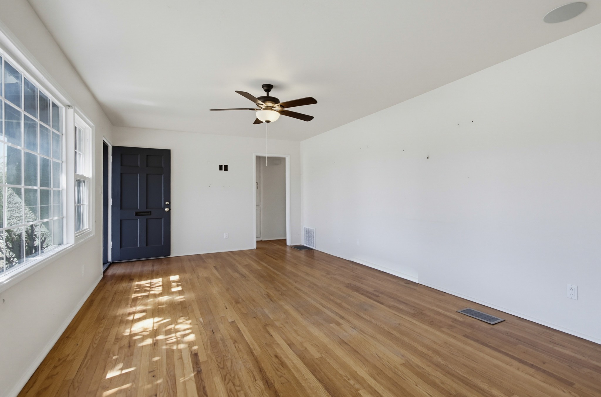 Virtual tour photo 10 of 53 for 8810 Hayes St