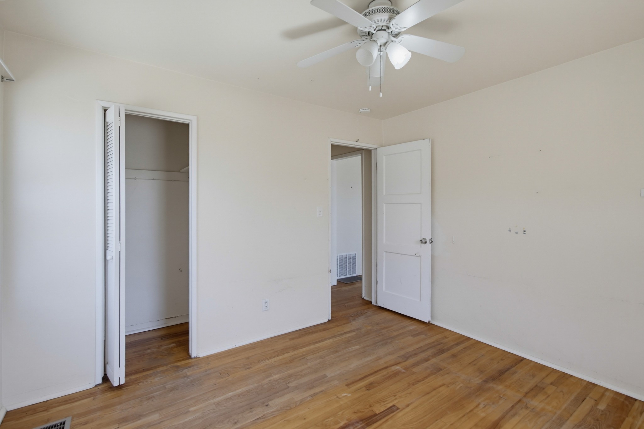 Virtual tour photo 23 of 53 for 8810 Hayes St