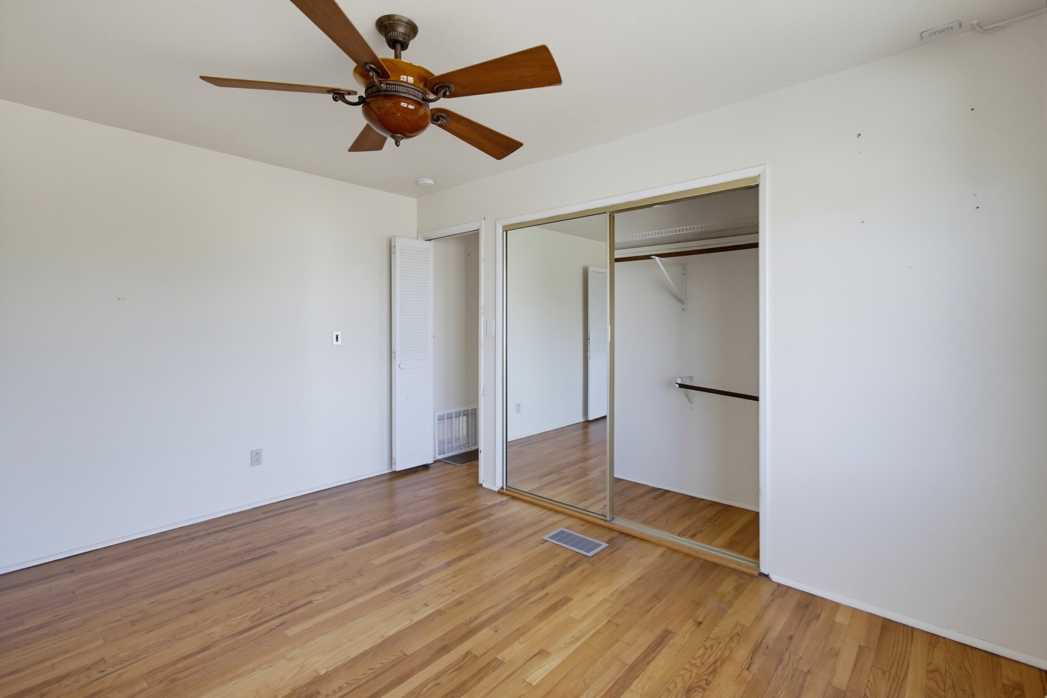 Virtual tour photo 29 of 53 for 8810 Hayes St