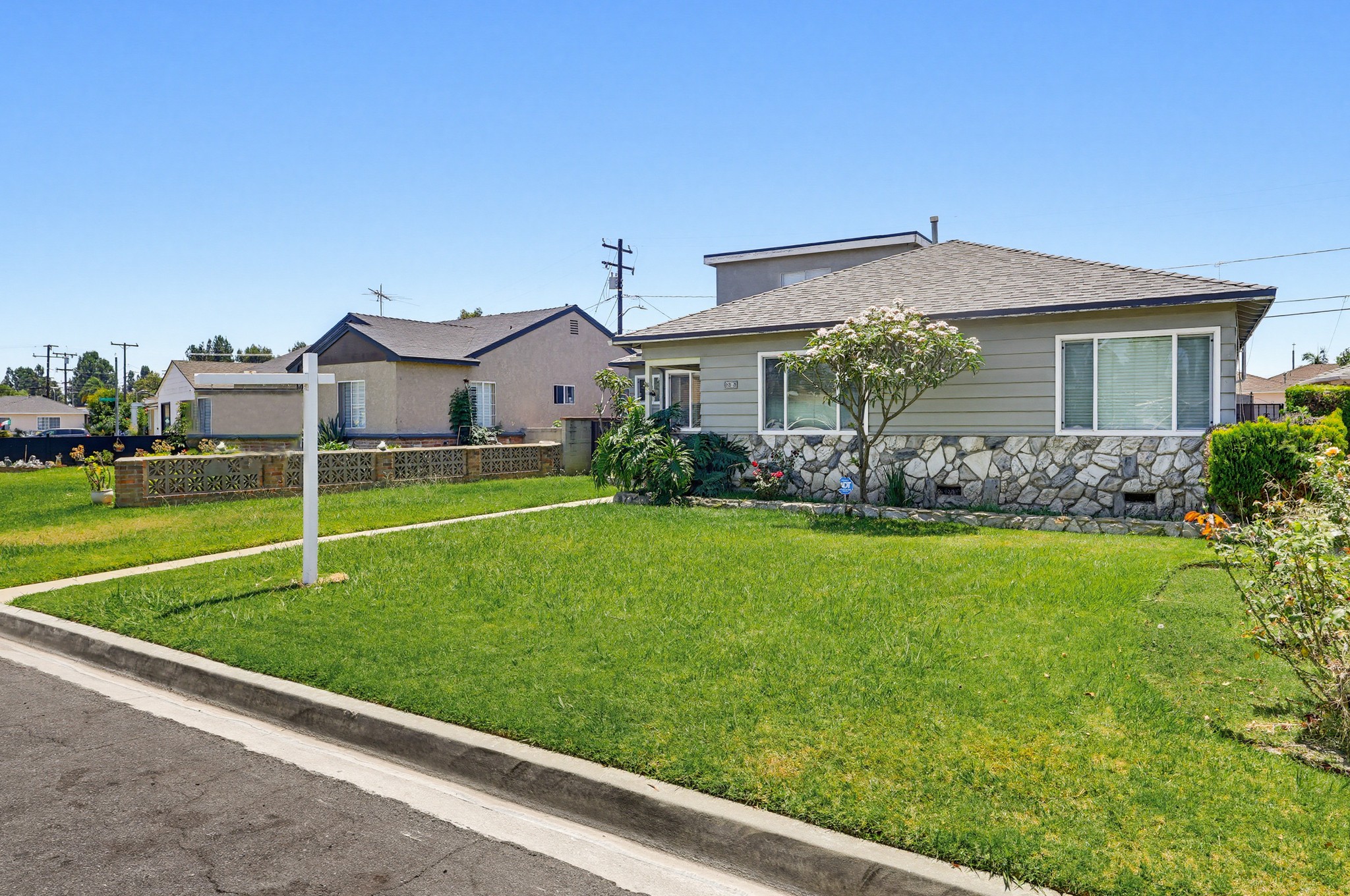 Virtual tour photo 1 of 60 for 8818 Aldrich St