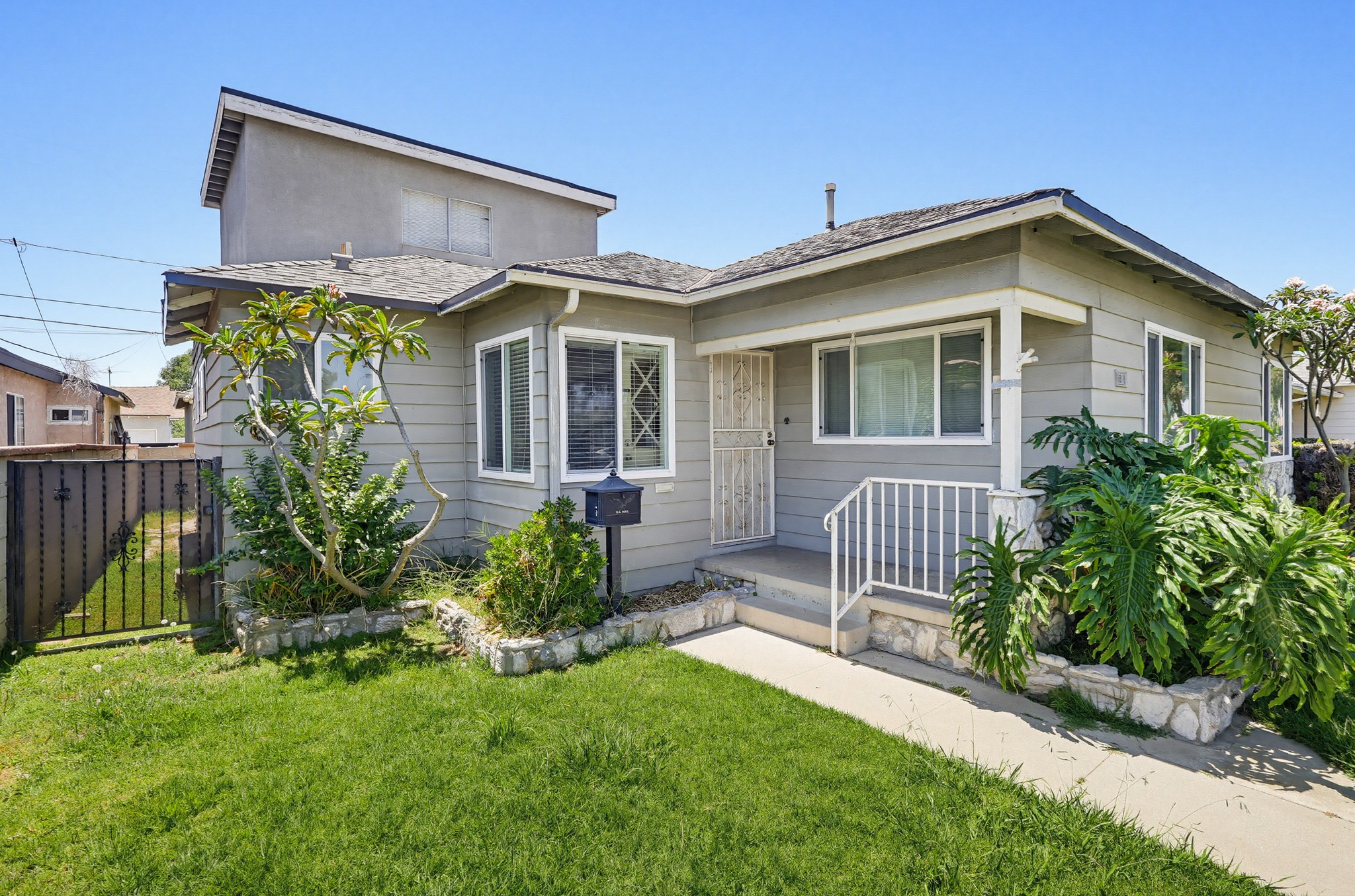 Virtual tour photo 4 of 60 for 8818 Aldrich St