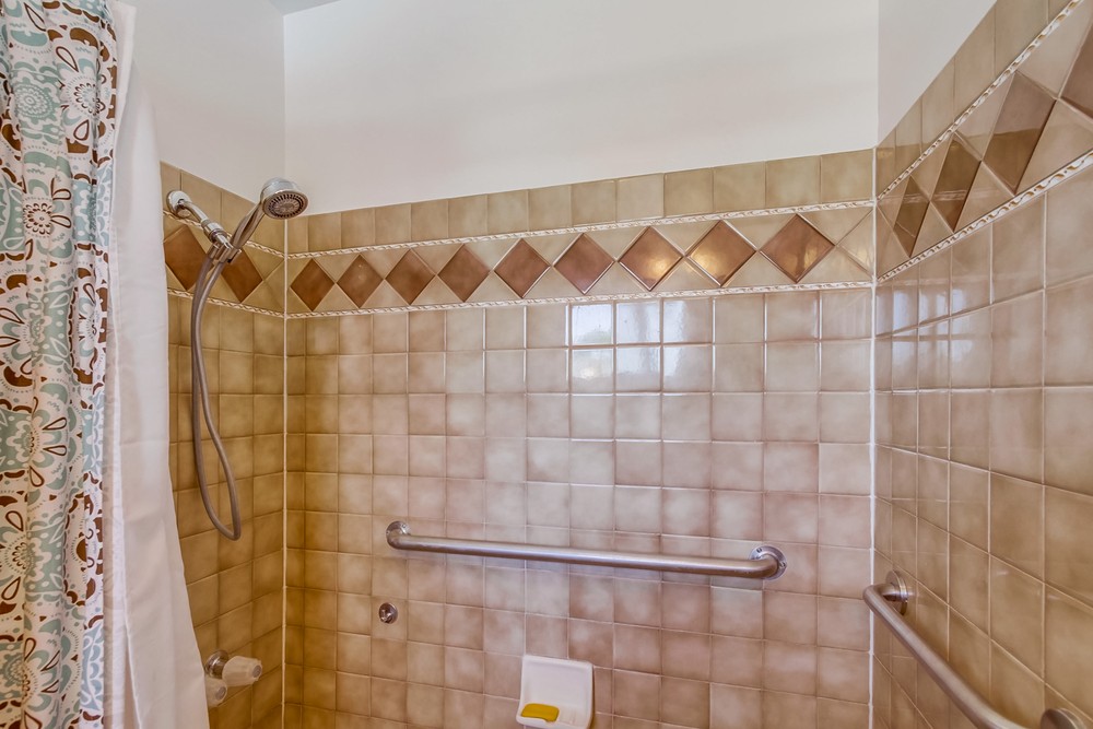 Virtual tour photo 23 of 29 for 8849 Glenhaven St