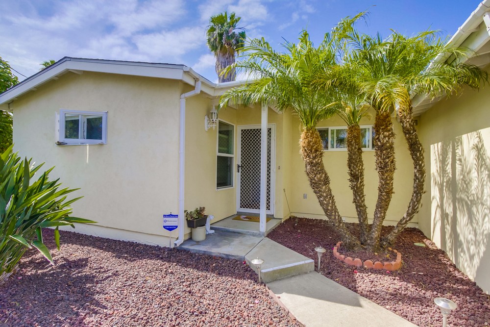 Virtual tour photo 4 of 34 for 8871 Pinecrest Ave