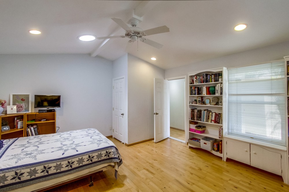 Virtual tour photo 15 of 34 for 8871 Pinecrest Ave