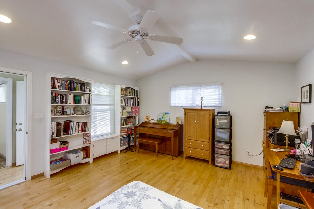 Virtual tour photo 16 of 34 for 8871 Pinecrest Ave