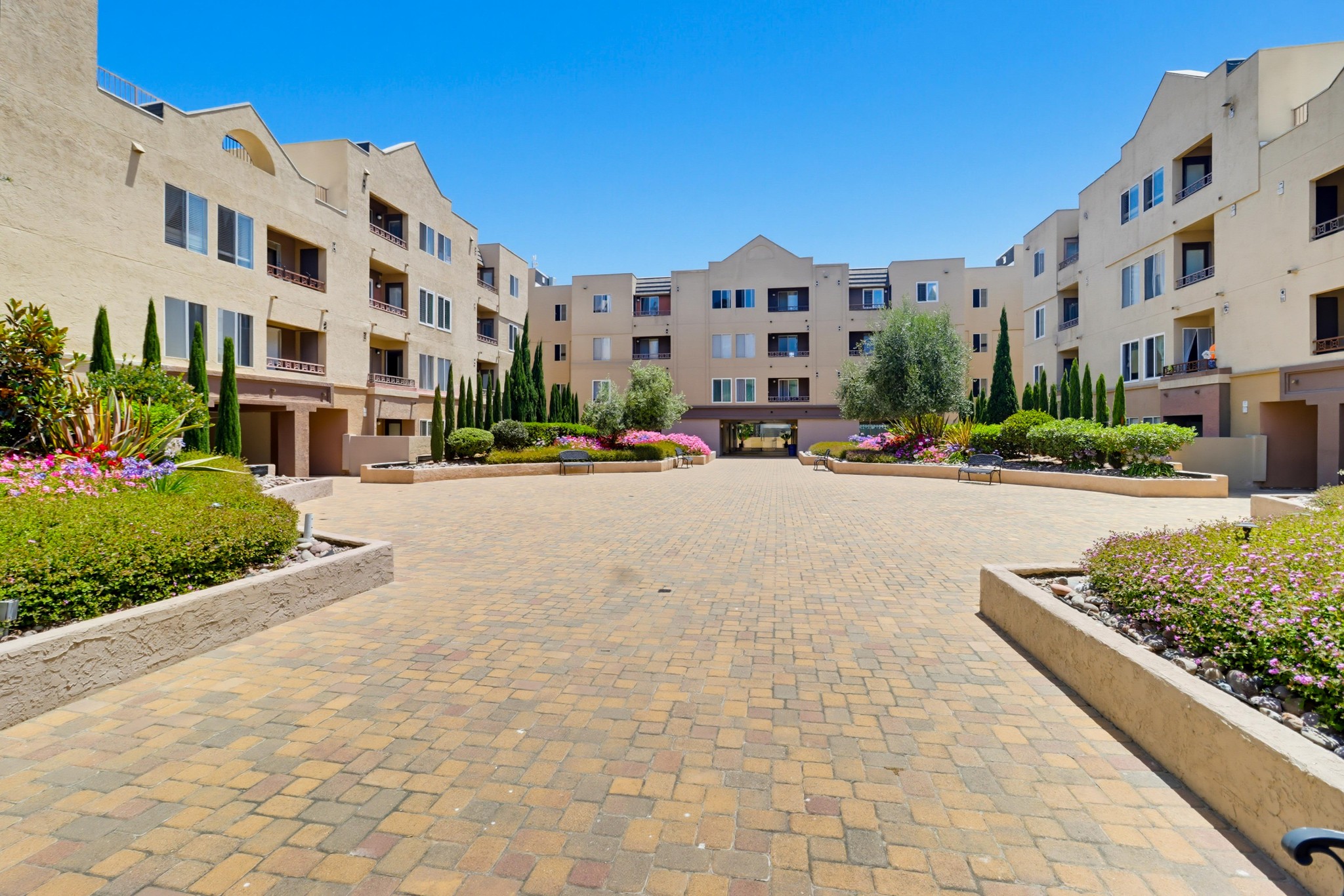 Virtual tour photo 4 of 38 for 8889 Caminito Plaza Centro