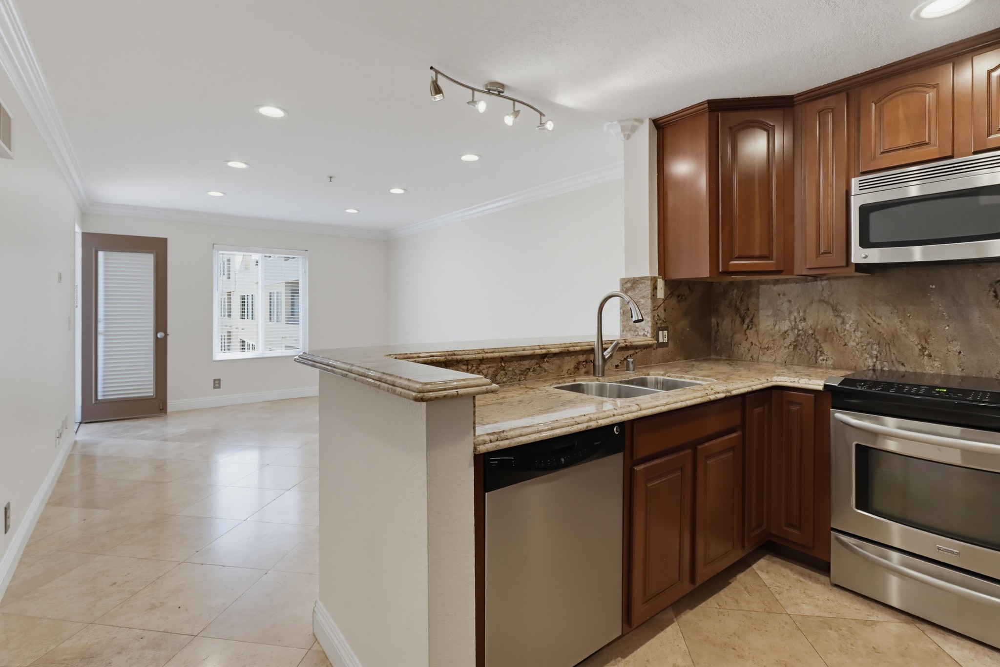 Virtual tour photo 5 of 38 for 8889 Caminito Plaza Centro