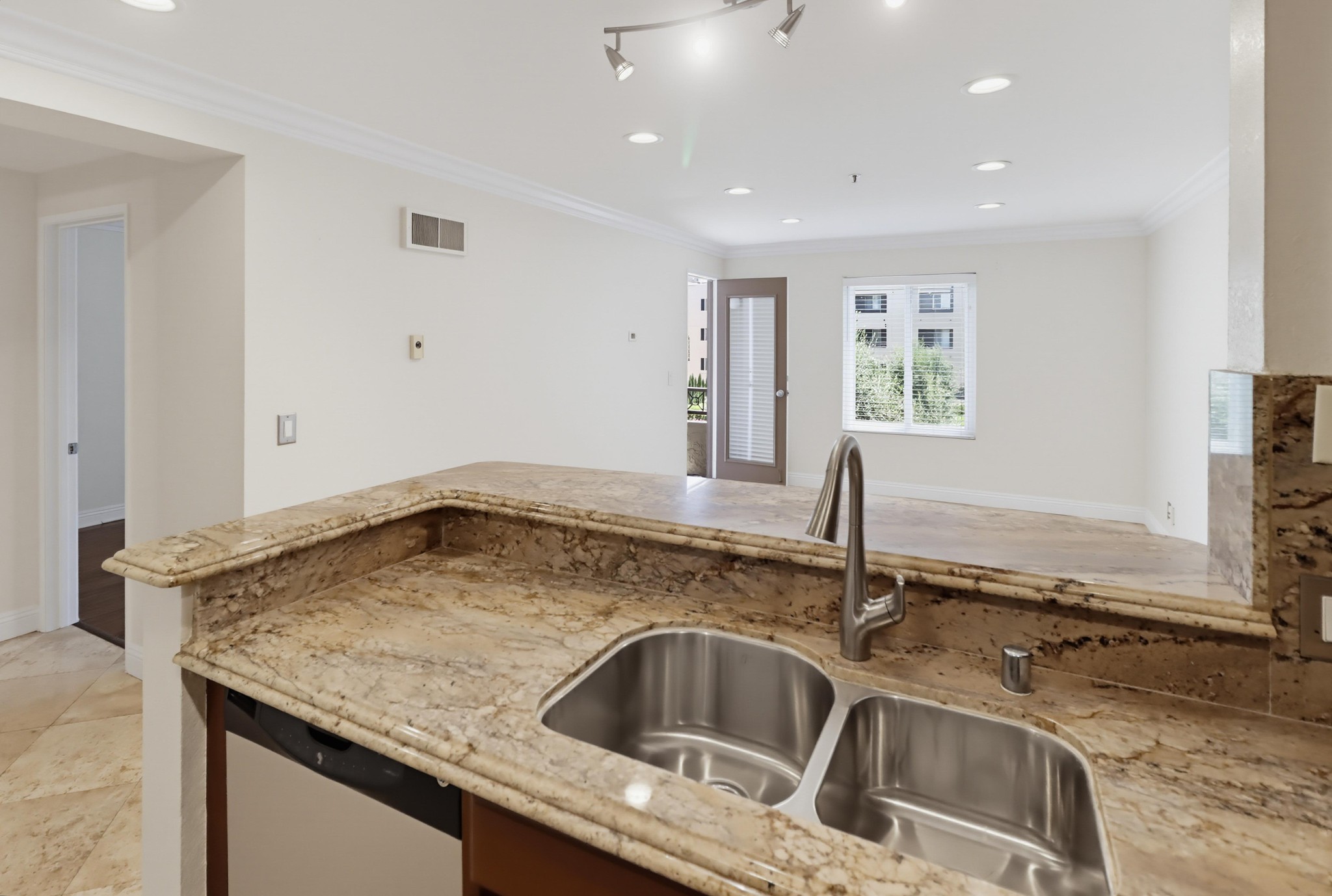 Virtual tour photo 9 of 38 for 8889 Caminito Plaza Centro