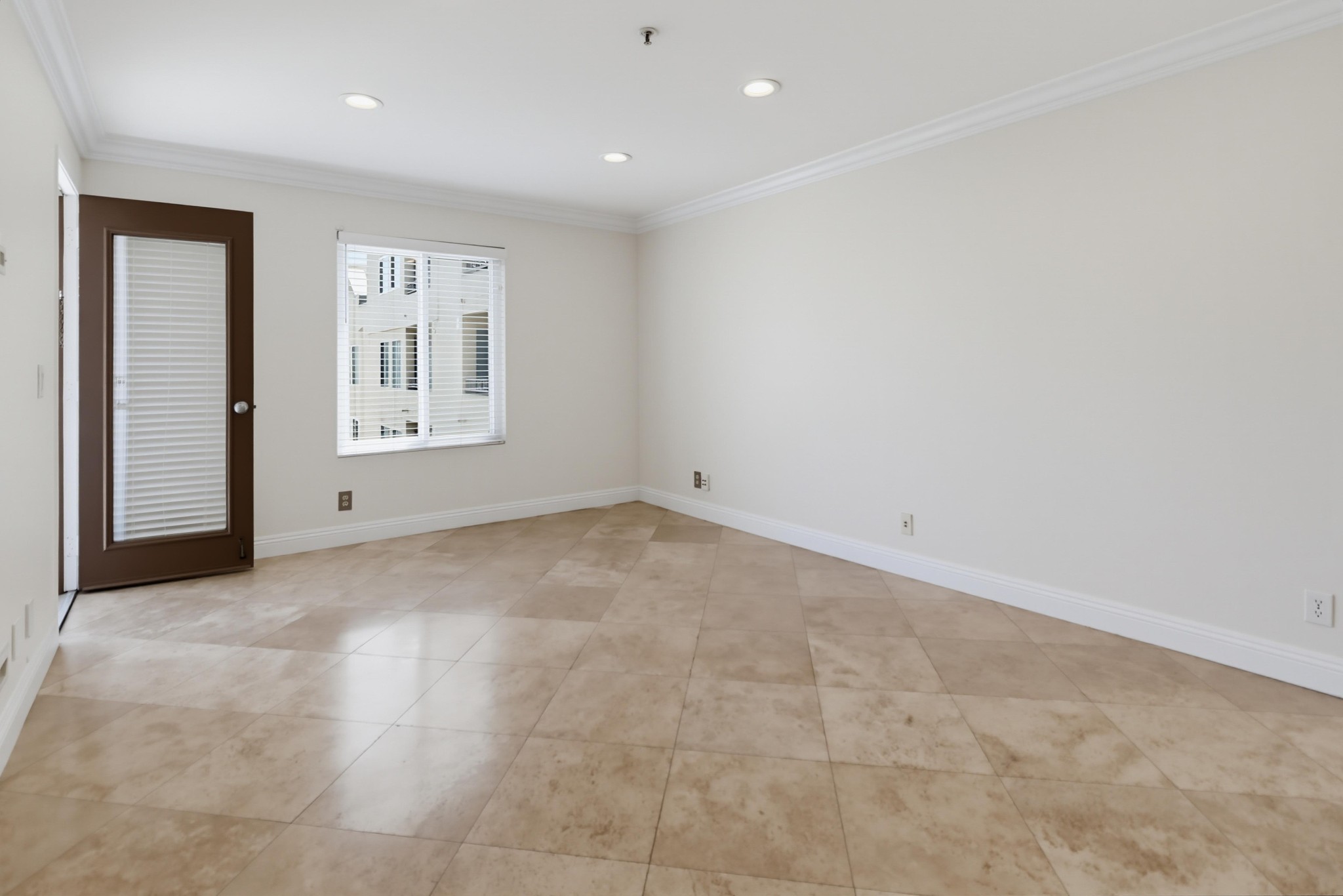 Virtual tour photo 10 of 38 for 8889 Caminito Plaza Centro