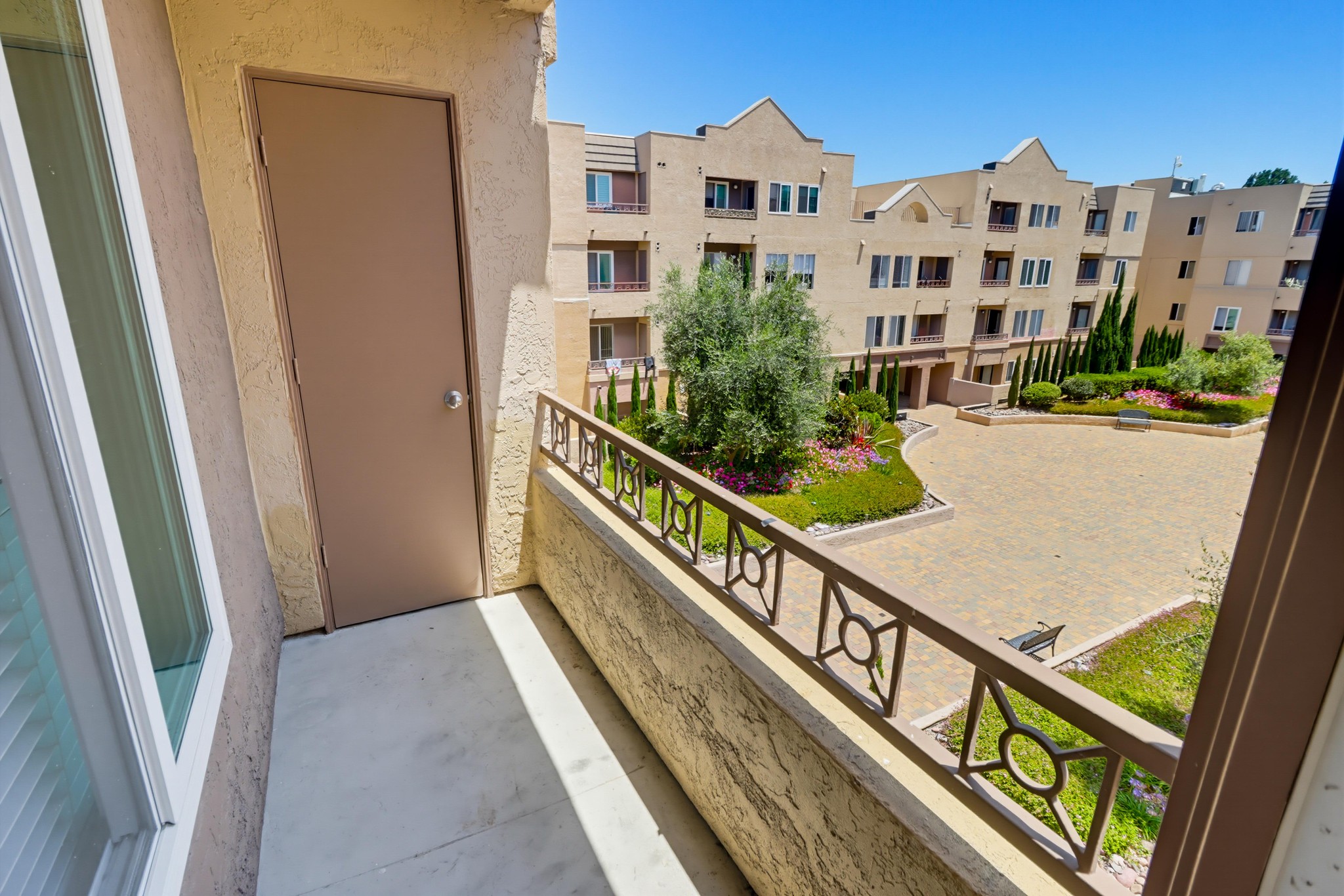 Virtual tour photo 18 of 38 for 8889 Caminito Plaza Centro