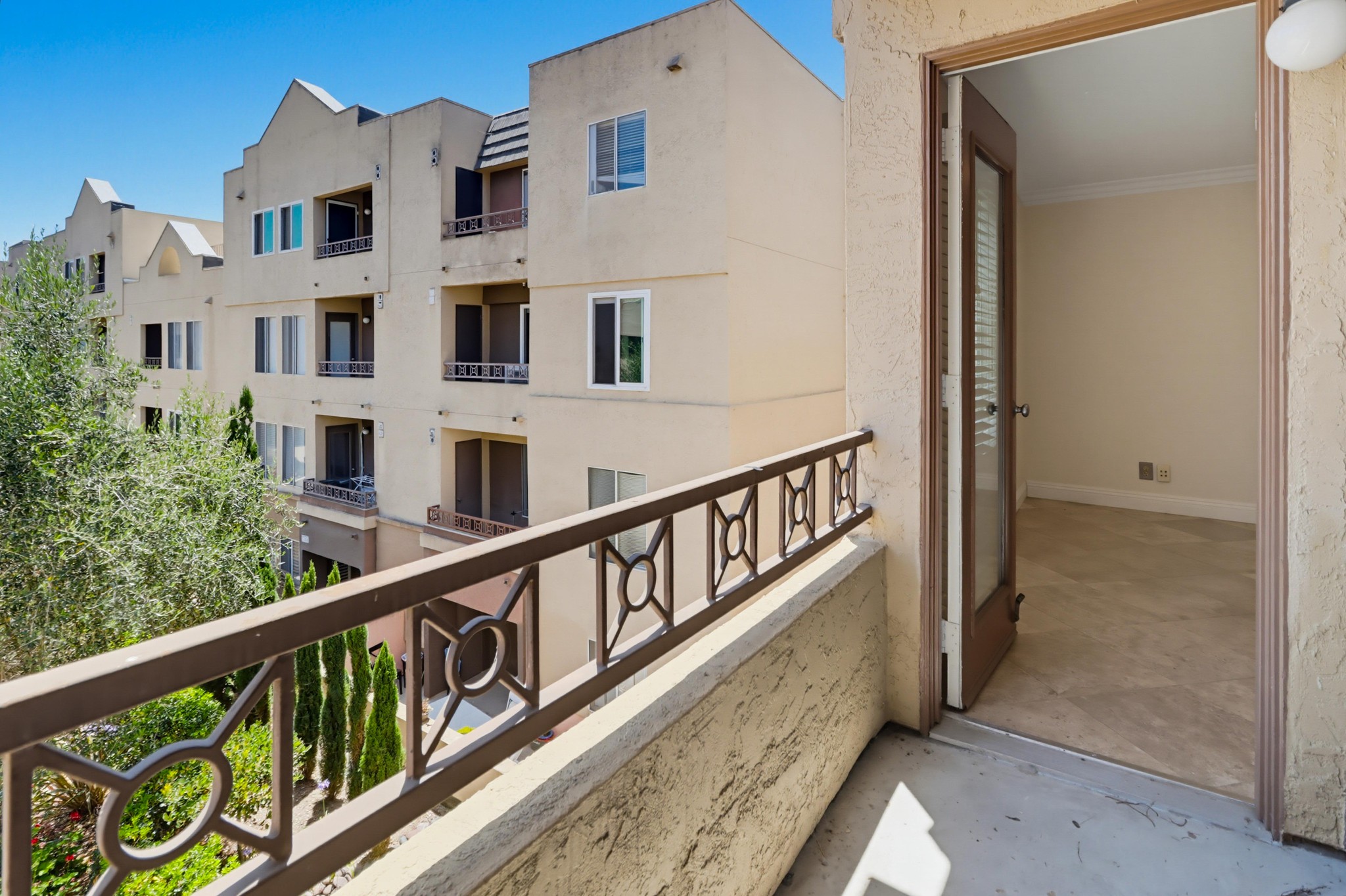 Virtual tour photo 21 of 38 for 8889 Caminito Plaza Centro
