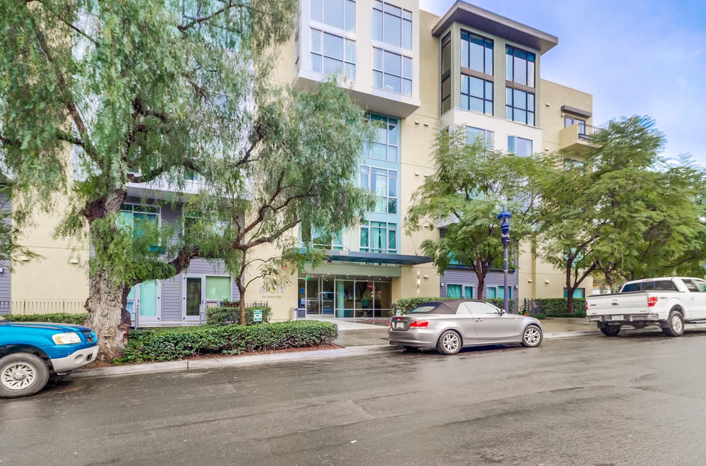 Virtual tour photo 1 of 19 for 889 Date St