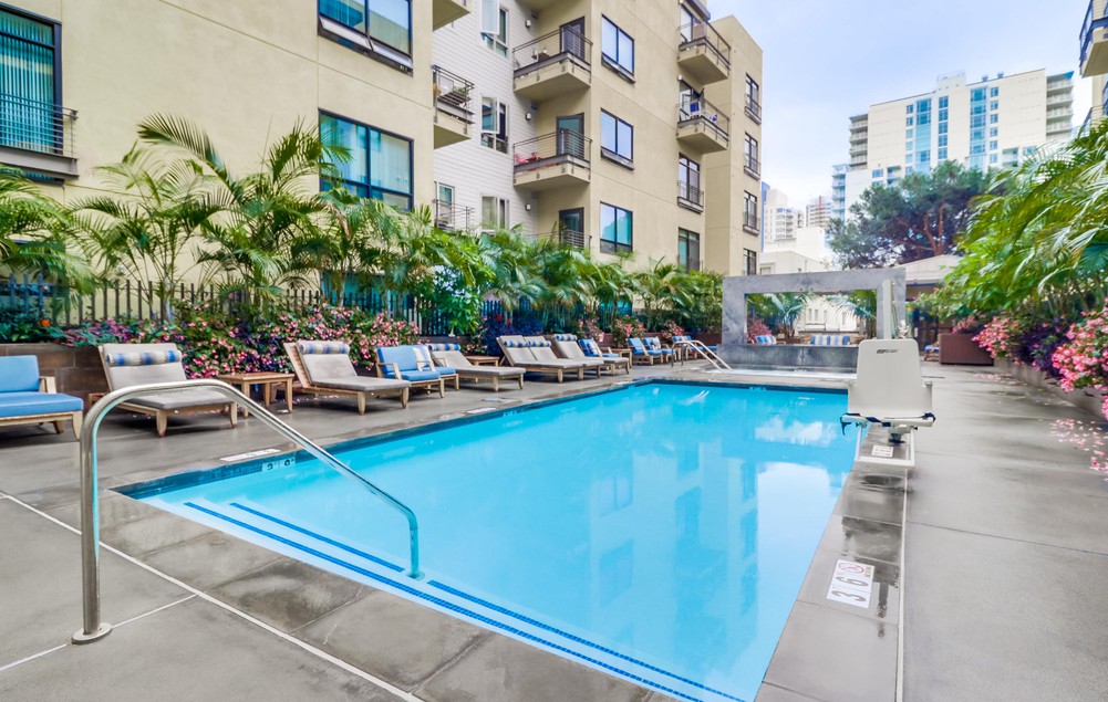 Virtual tour photo 15 of 19 for 889 Date St