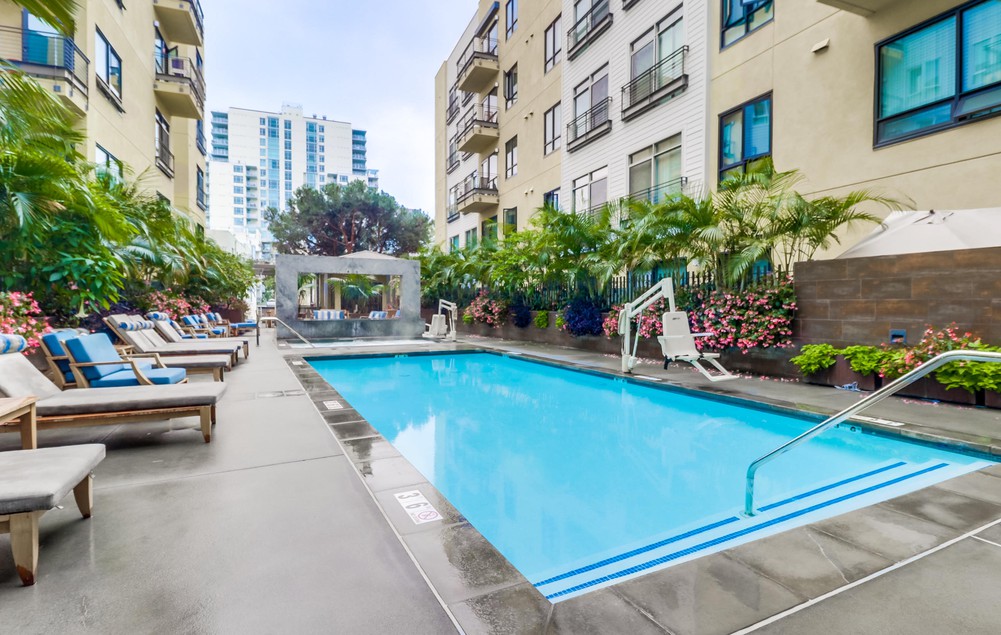 Virtual tour photo 16 of 19 for 889 Date St