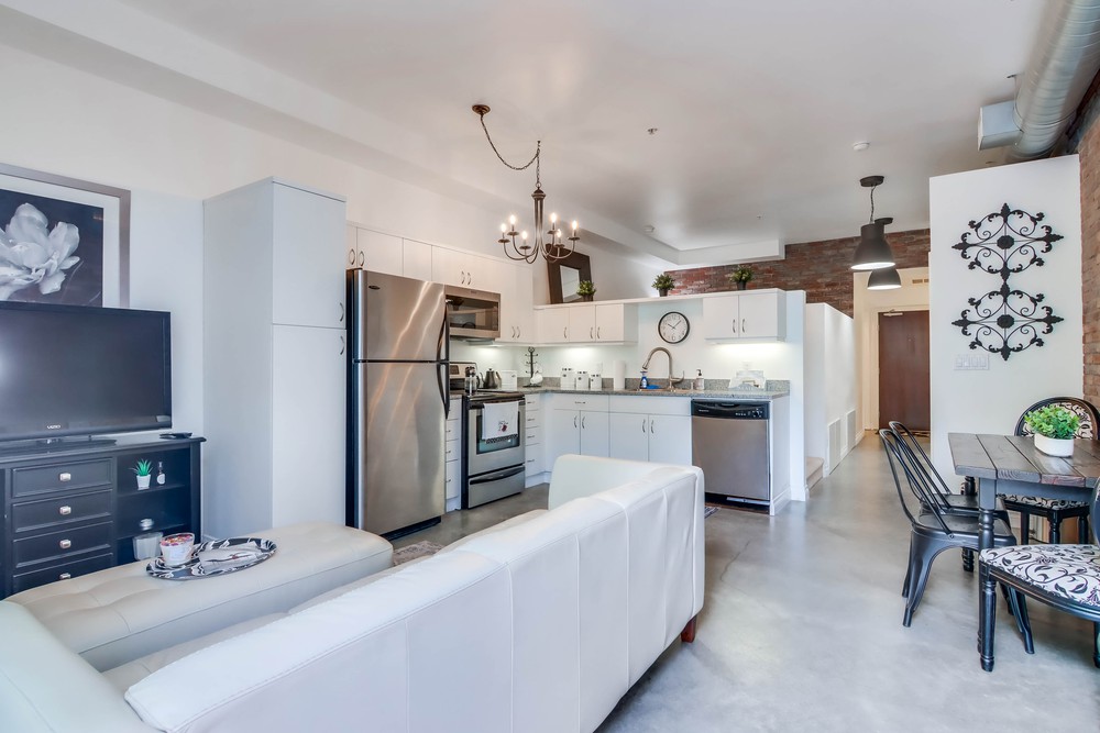 Virtual tour photo 5 of 27 for 889 Date St., Unit 128
