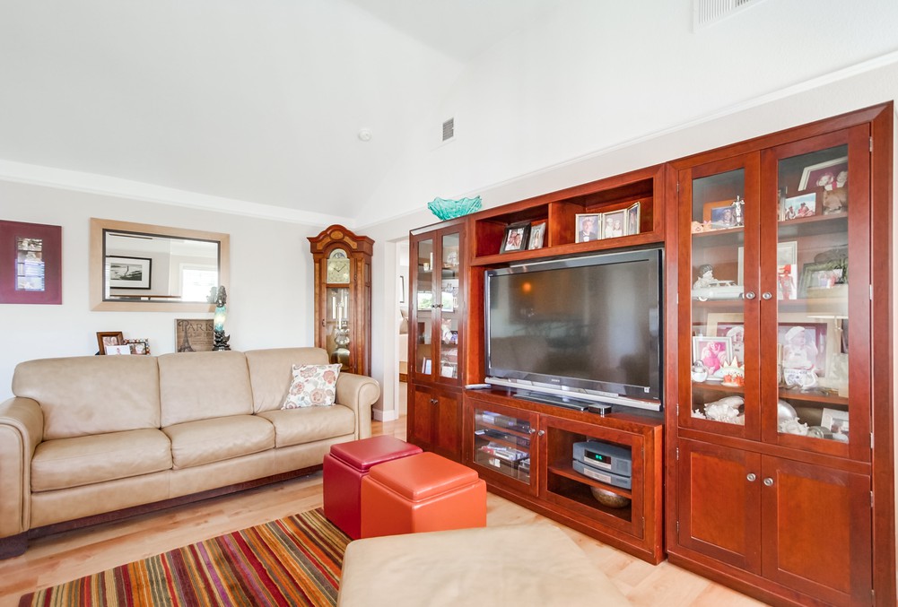 Virtual tour photo 11 of 58 for 889 Felspar St