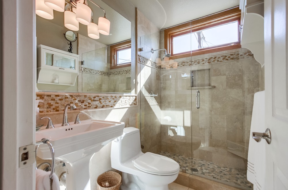 Virtual tour photo 33 of 58 for 889 Felspar St