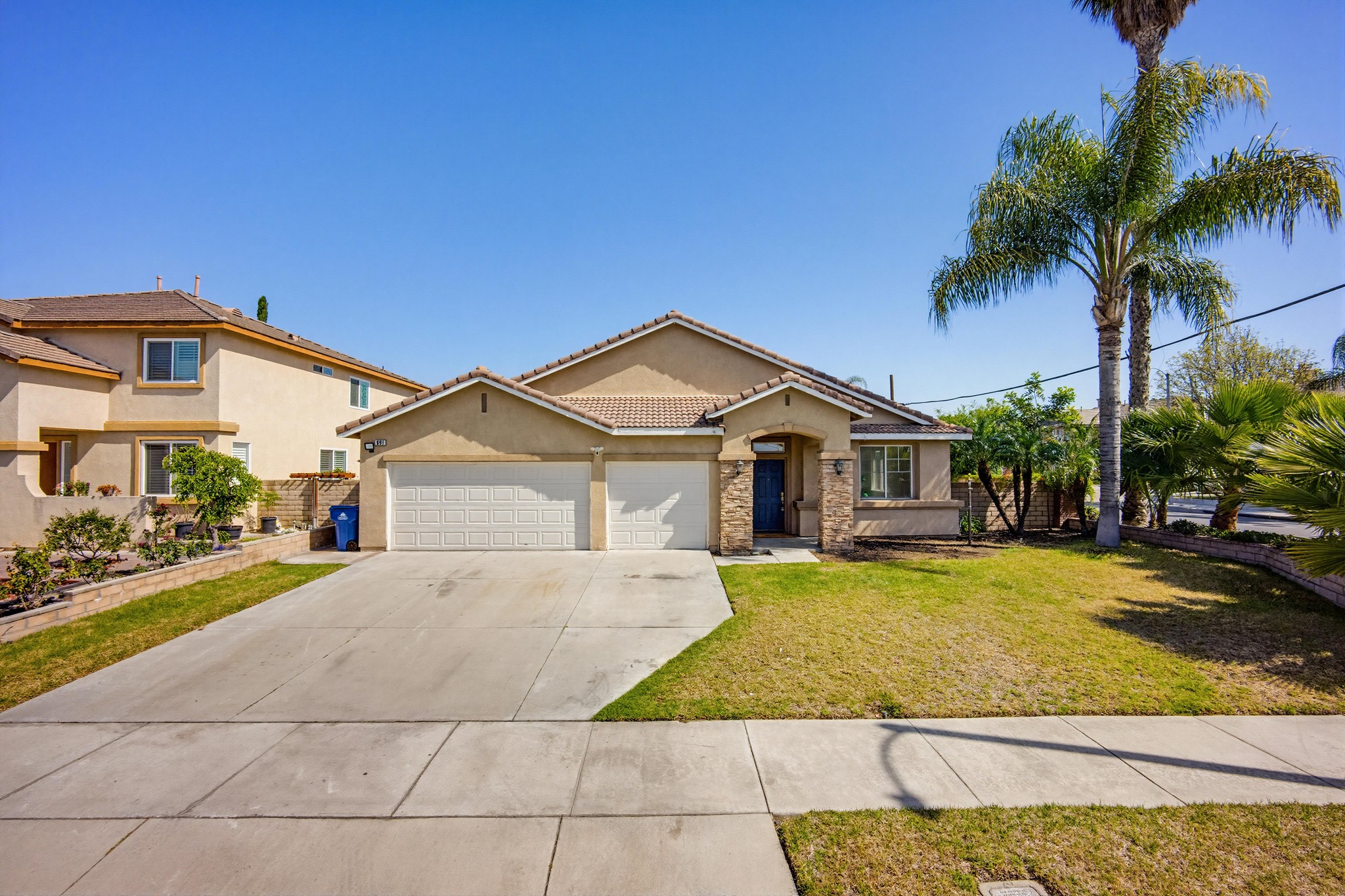 Virtual tour photo 1 of 52 for 891 E Cottonwood St