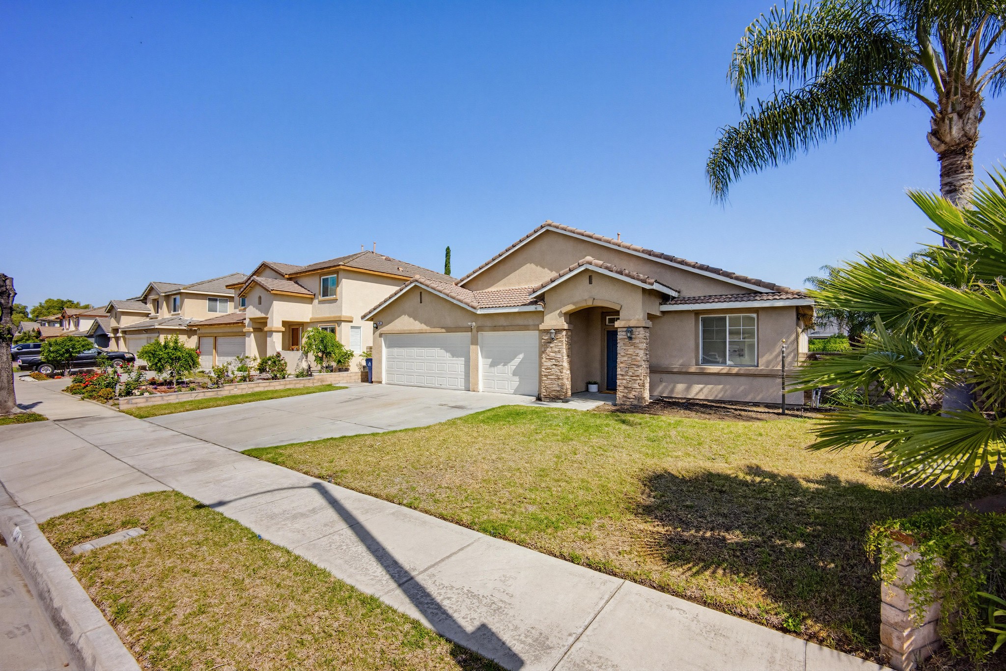 Virtual tour photo 4 of 52 for 891 E Cottonwood St