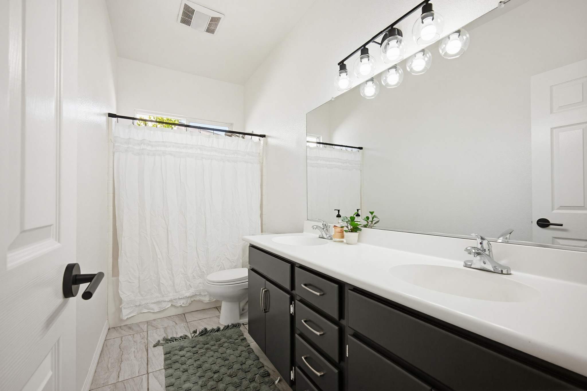 Virtual tour photo 34 of 52 for 891 E Cottonwood St