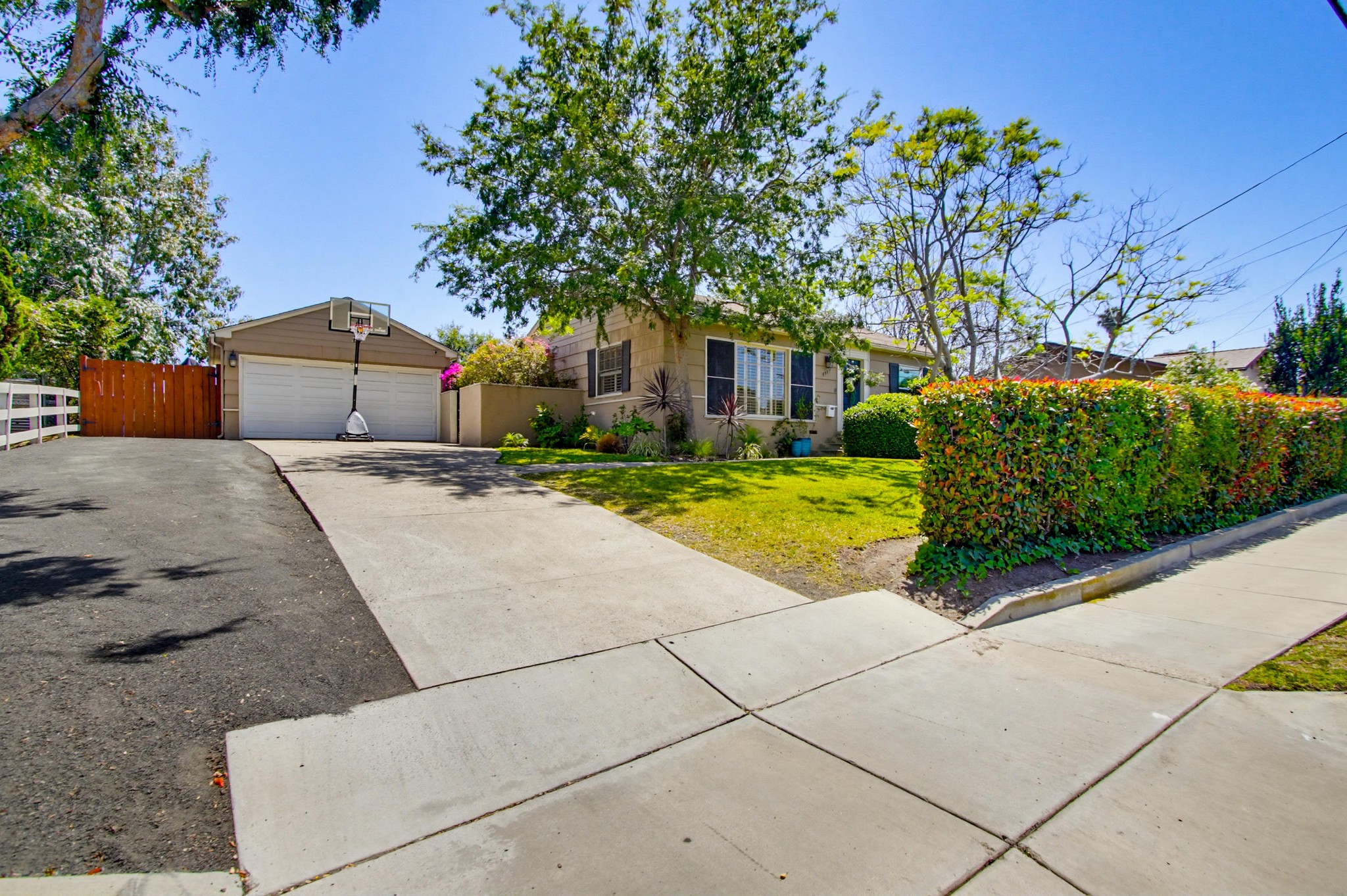 Virtual tour photo 1 of 74 for 8917 Lemon Ave