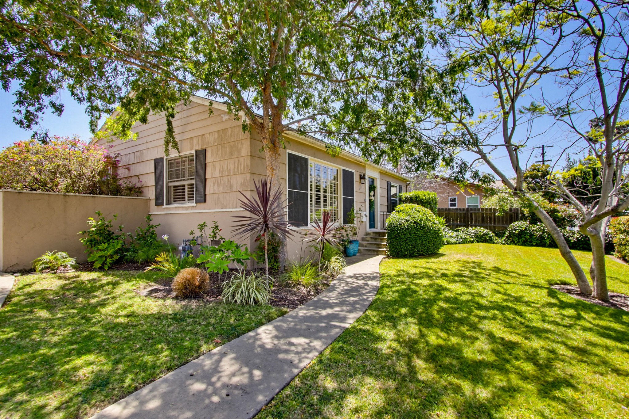 Virtual tour photo 4 of 74 for 8917 Lemon Ave