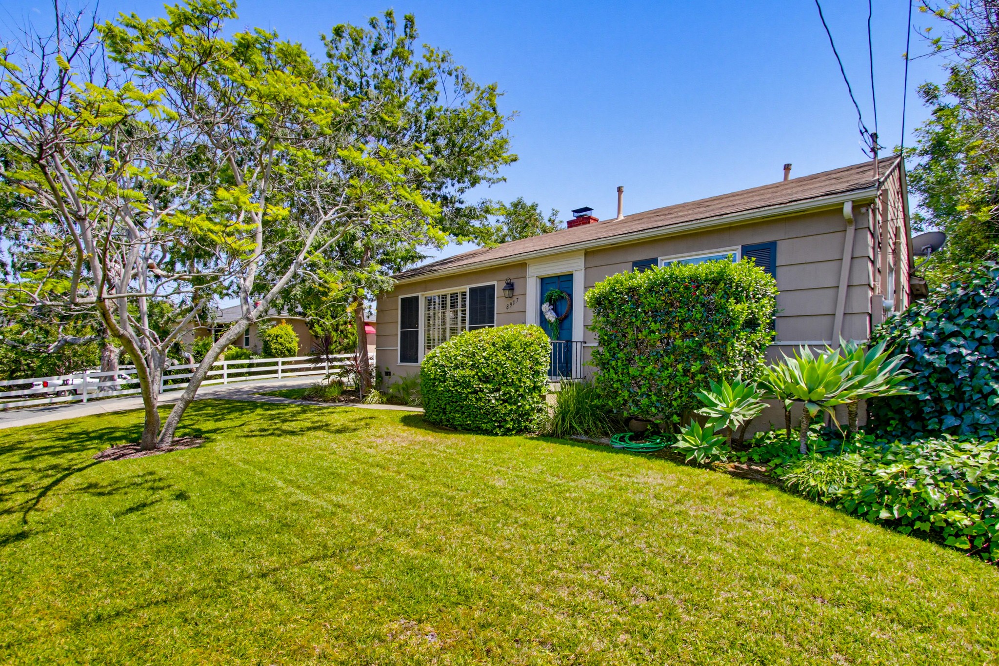 Virtual tour photo 5 of 74 for 8917 Lemon Ave