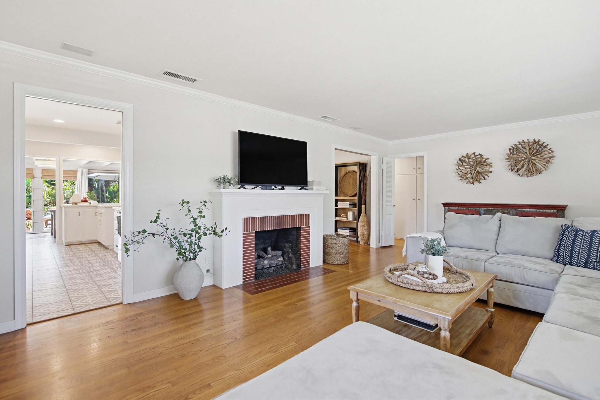 Virtual tour photo 10 of 74 for 8917 Lemon Ave