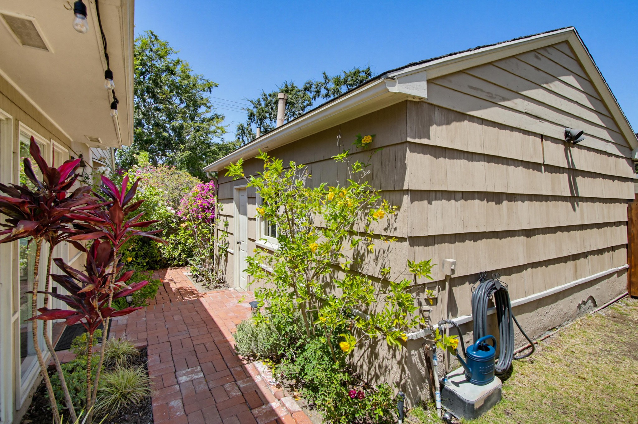 Virtual tour photo 54 of 74 for 8917 Lemon Ave
