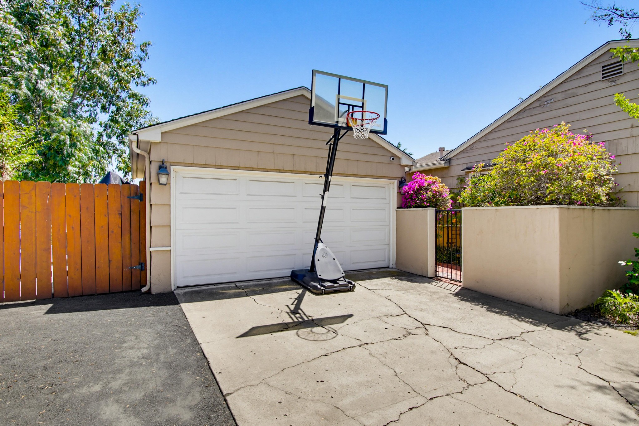 Virtual tour photo 57 of 74 for 8917 Lemon Ave