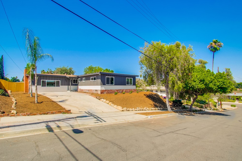 Virtual tour photo 1 of 61 for 8952 Polland Ave