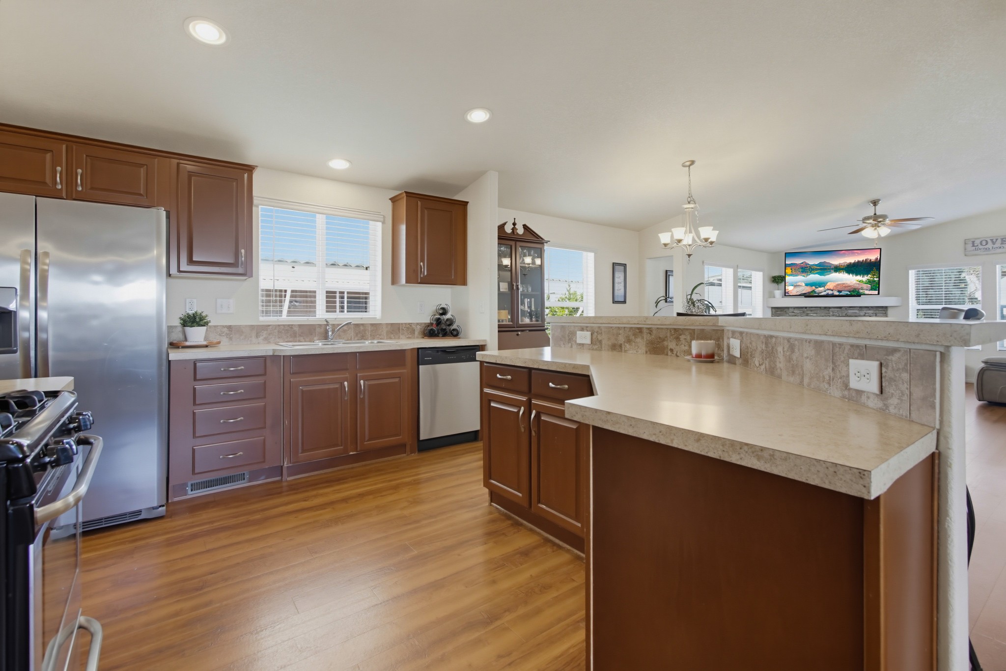 Virtual tour photo 18 of 50 for 900 Howard Ave Spc 62