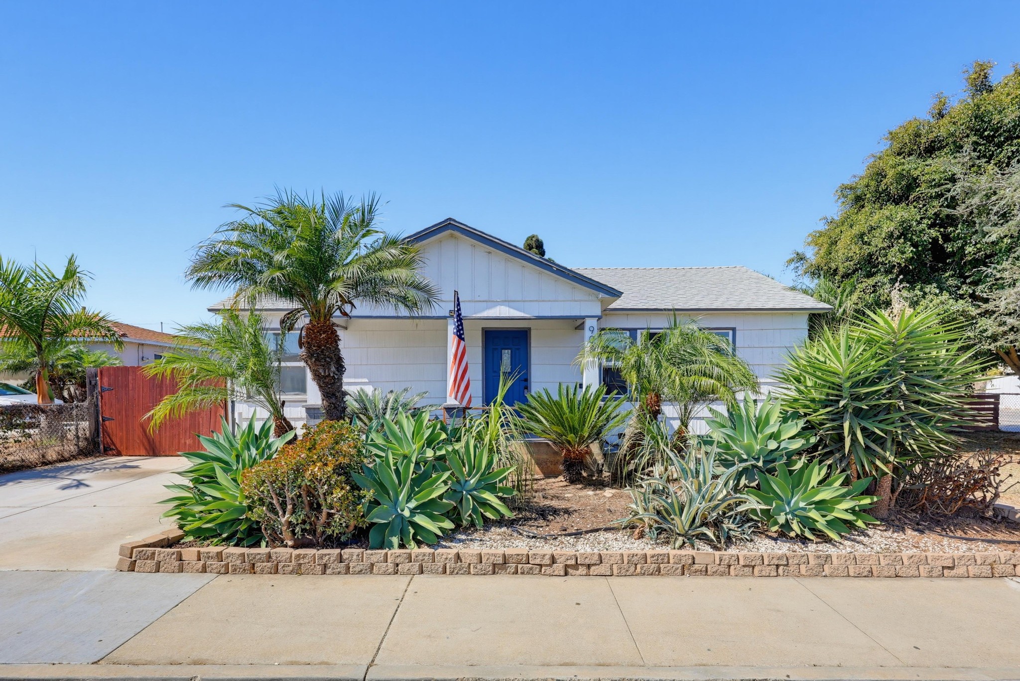 Virtual tour photo 1 of 33 for 902 9th St