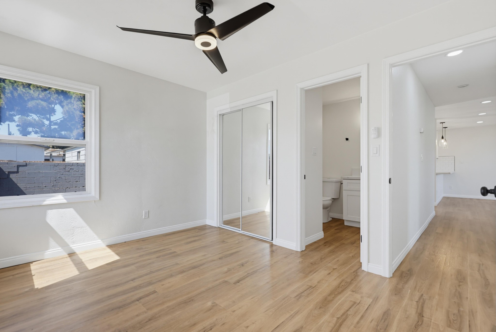 Virtual tour photo 25 of 33 for 902 9th St