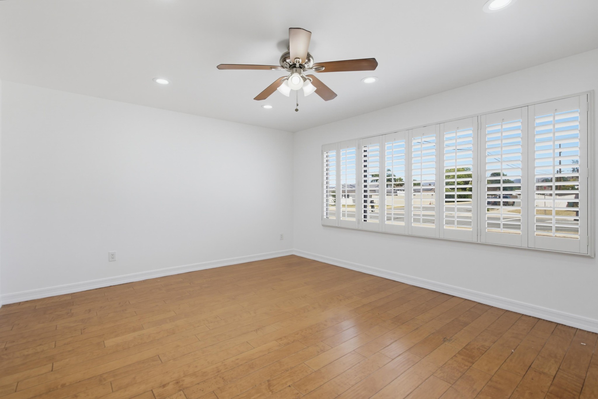 Virtual tour photo 5 of 38 for 902 Taft Ave