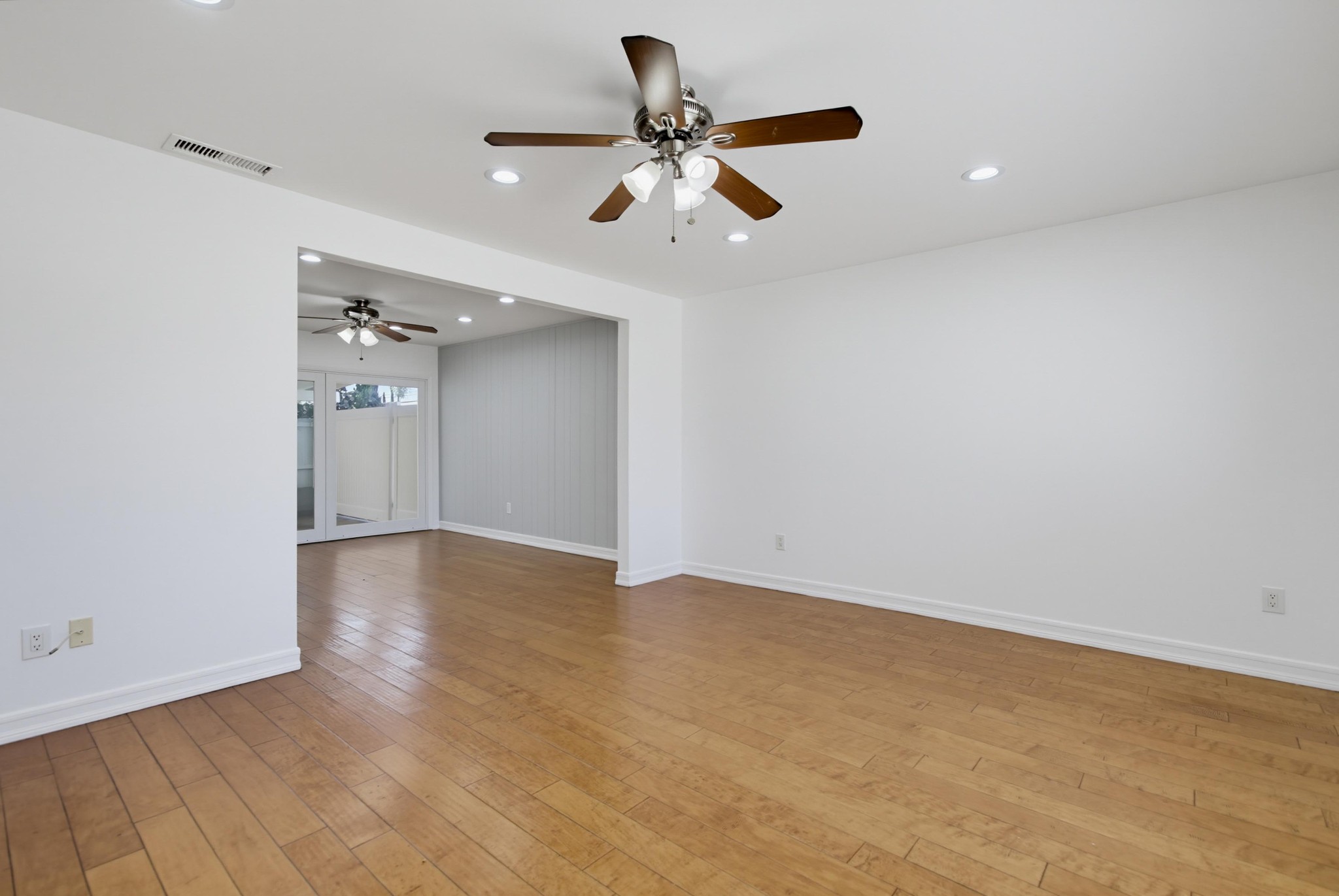 Virtual tour photo 6 of 38 for 902 Taft Ave