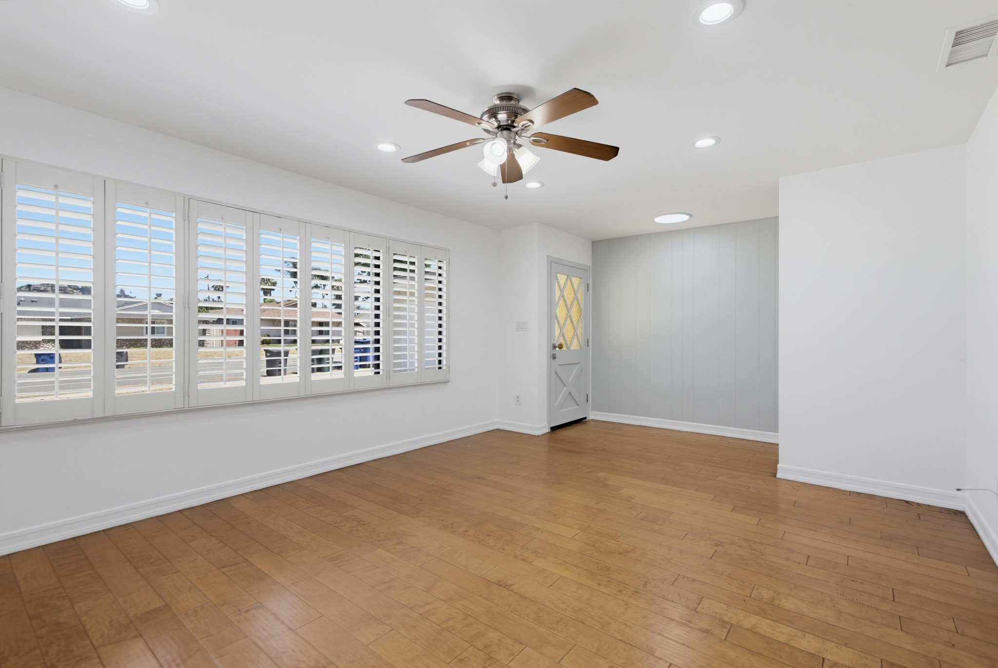 Virtual tour photo 8 of 38 for 902 Taft Ave