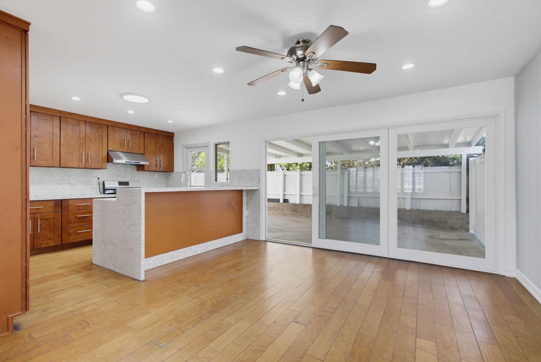 Virtual tour photo 9 of 38 for 902 Taft Ave