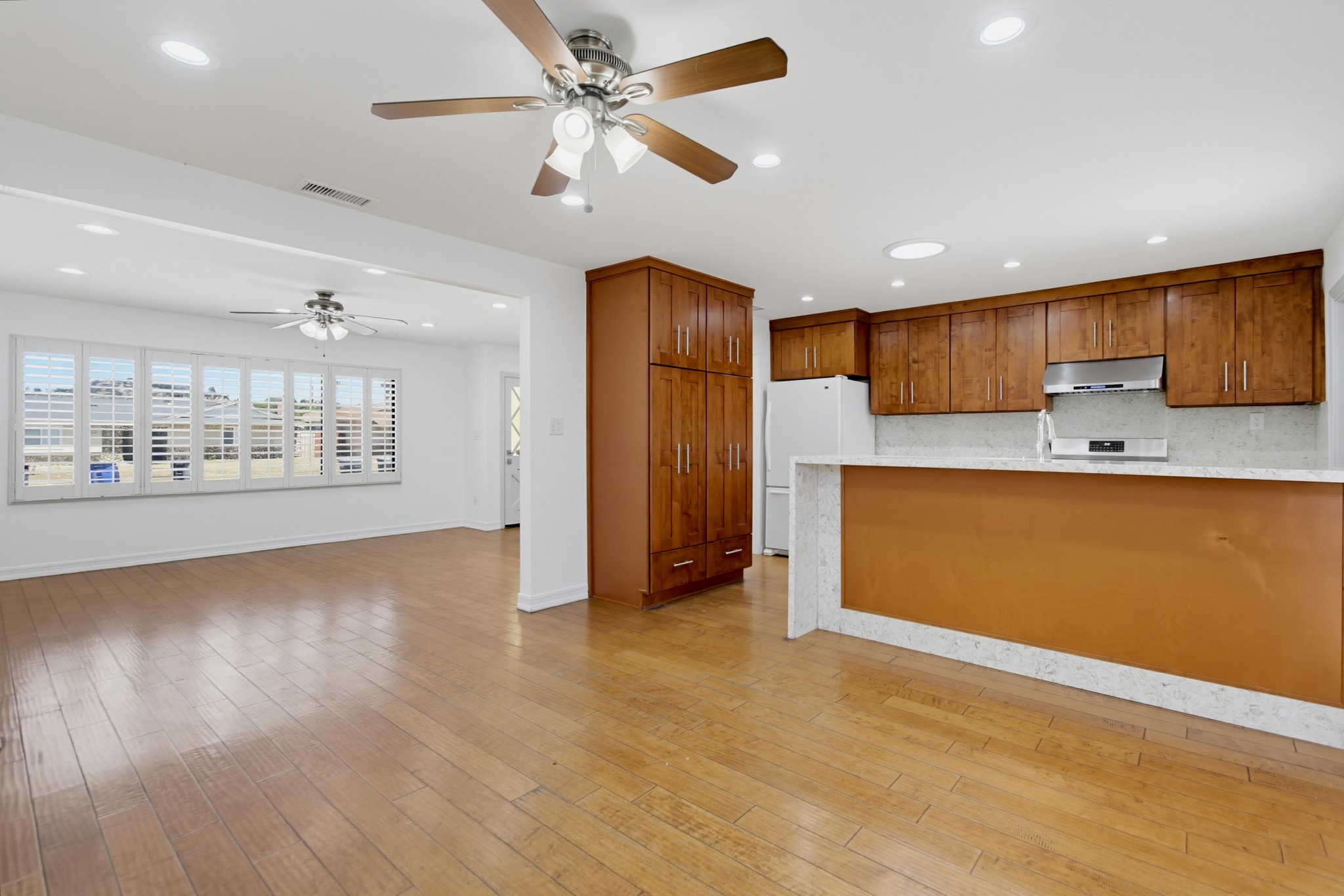 Virtual tour photo 10 of 38 for 902 Taft Ave