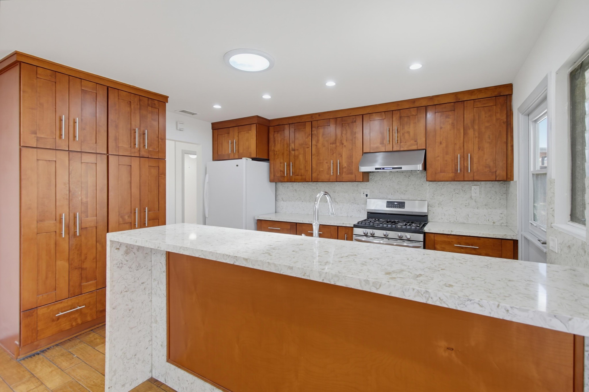 Virtual tour photo 14 of 38 for 902 Taft Ave