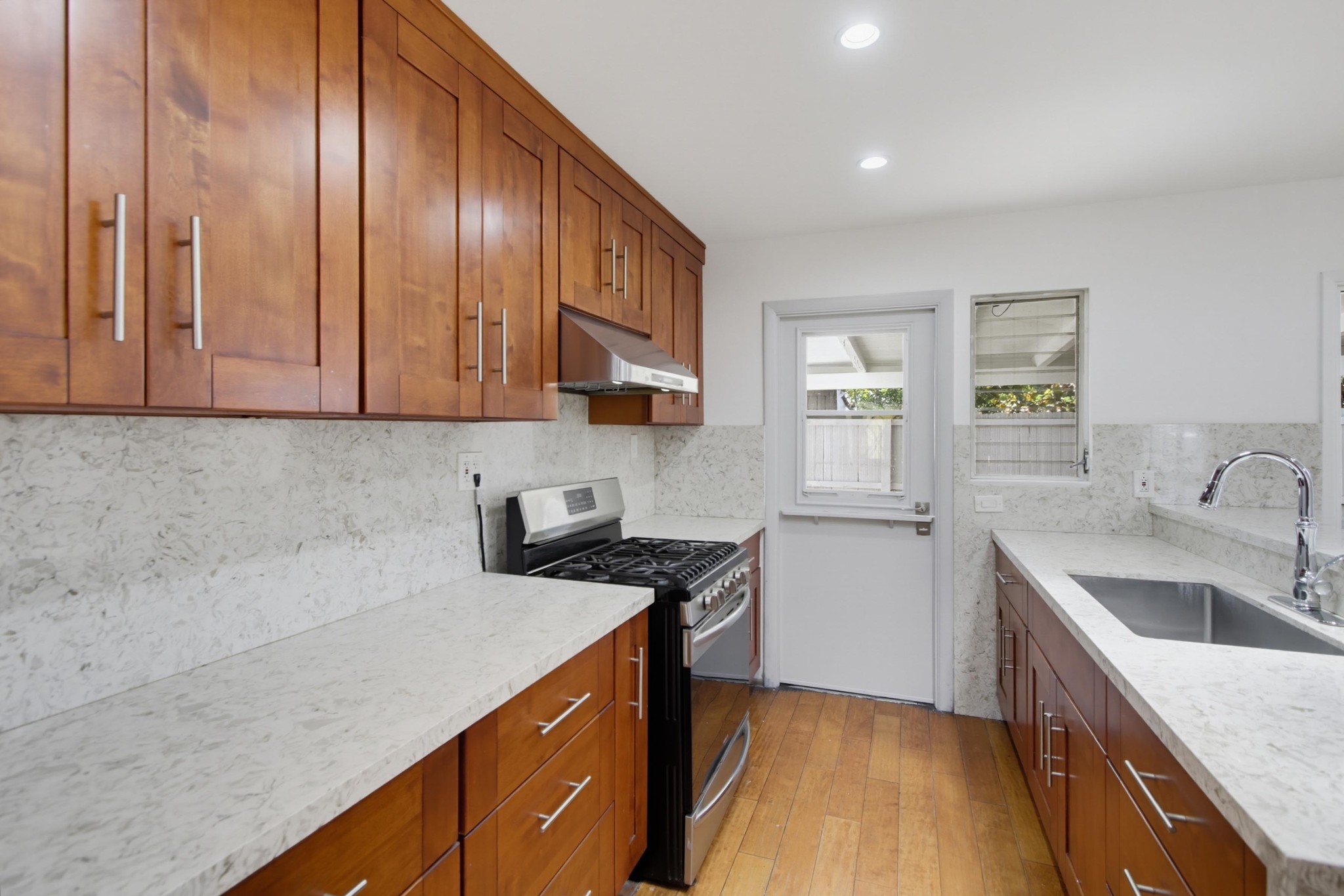 Virtual tour photo 15 of 38 for 902 Taft Ave