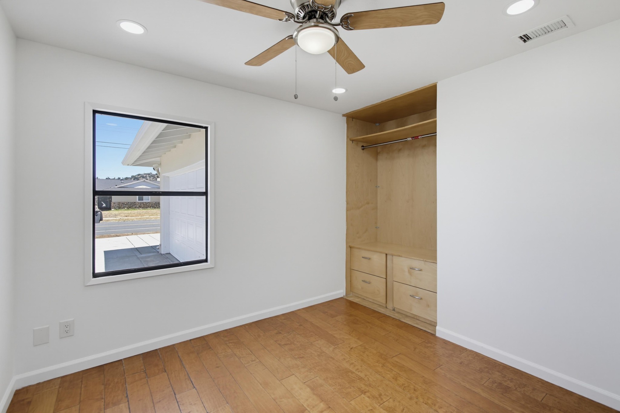 Virtual tour photo 17 of 38 for 902 Taft Ave