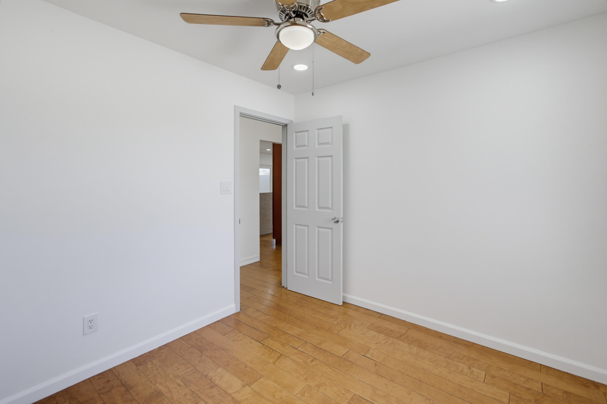 Virtual tour photo 18 of 38 for 902 Taft Ave